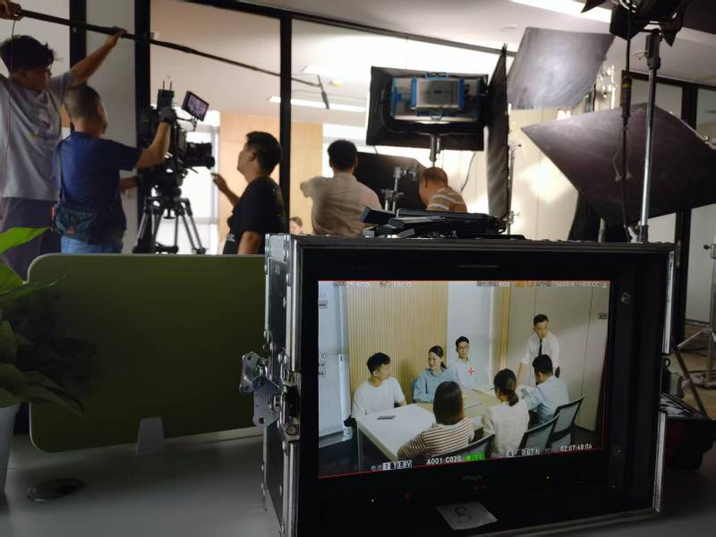 滦平县TVC拍摄公司：科技产品视觉化大师，诠释未来感与功能美学